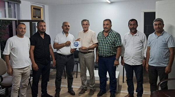 “Ne siyasetin gölgesinde yürüdük ne de menfaat peşinde olduk.”